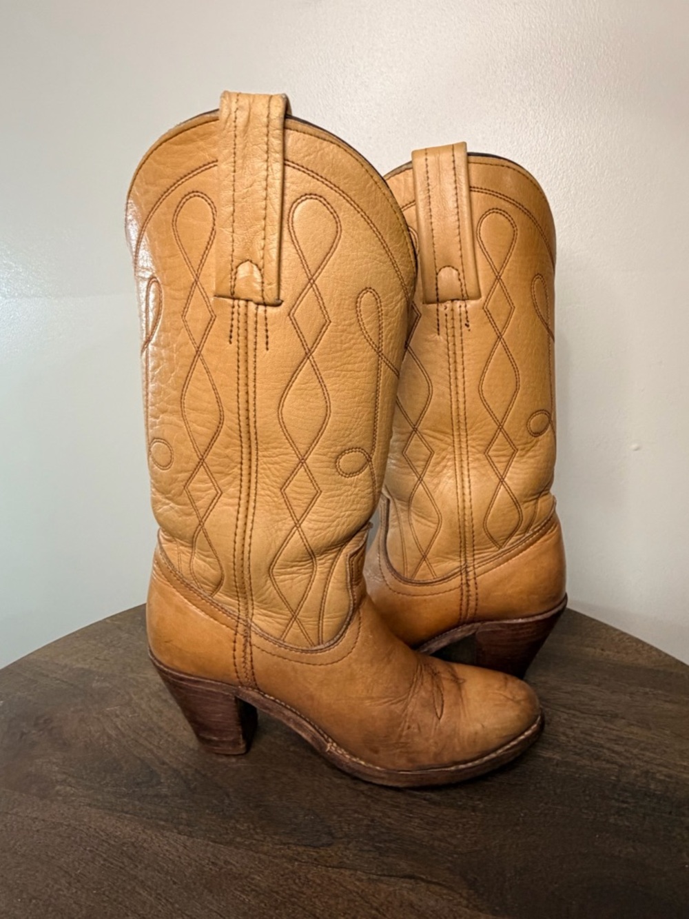 Vintage Frye Honey Tan Leather Western Heeled Boots Size 6.5